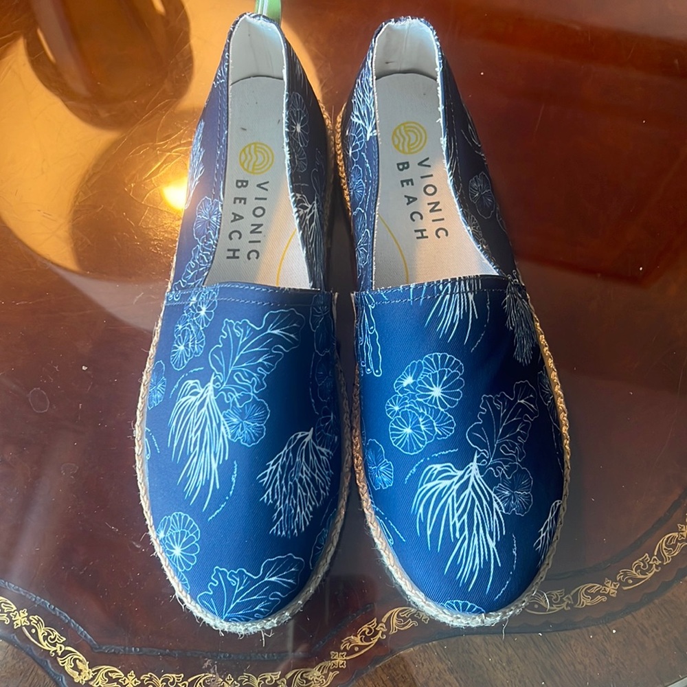 Vionic Beach slip on